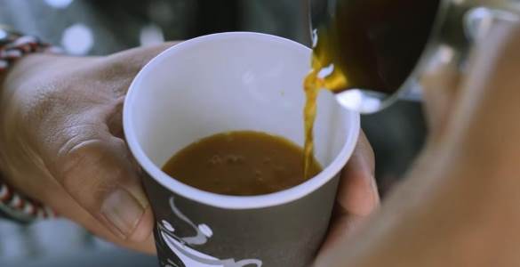 Mantan Bartender Profesional Ini Pilih Berjualan Kopi Keliling dengan Bentor