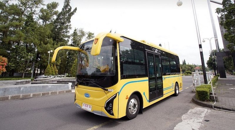UGM Terima Dua Unit Bus Listrik untuk Mendukung Konektivitas Transportasi di Kampus