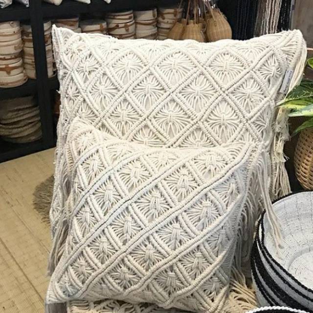 Intip 5 Motif Cushion yang Bisa Bikin Cantik Rumah