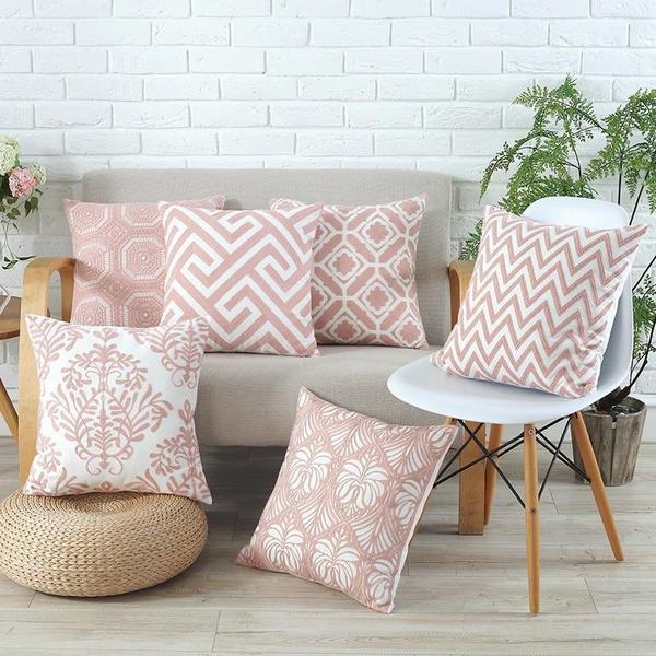 Intip 5 Motif Cushion yang Bisa Bikin Cantik Rumah
