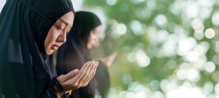 5 Cara Meditasi Islam yang Bisa Memberi Ketenangan Pikiran
