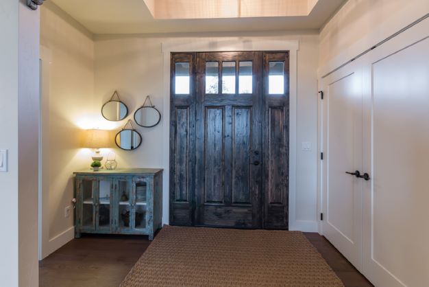 7 Cara Menata Foyer Rumah Terlihat Menarik dan Memberi Kesan Ramah