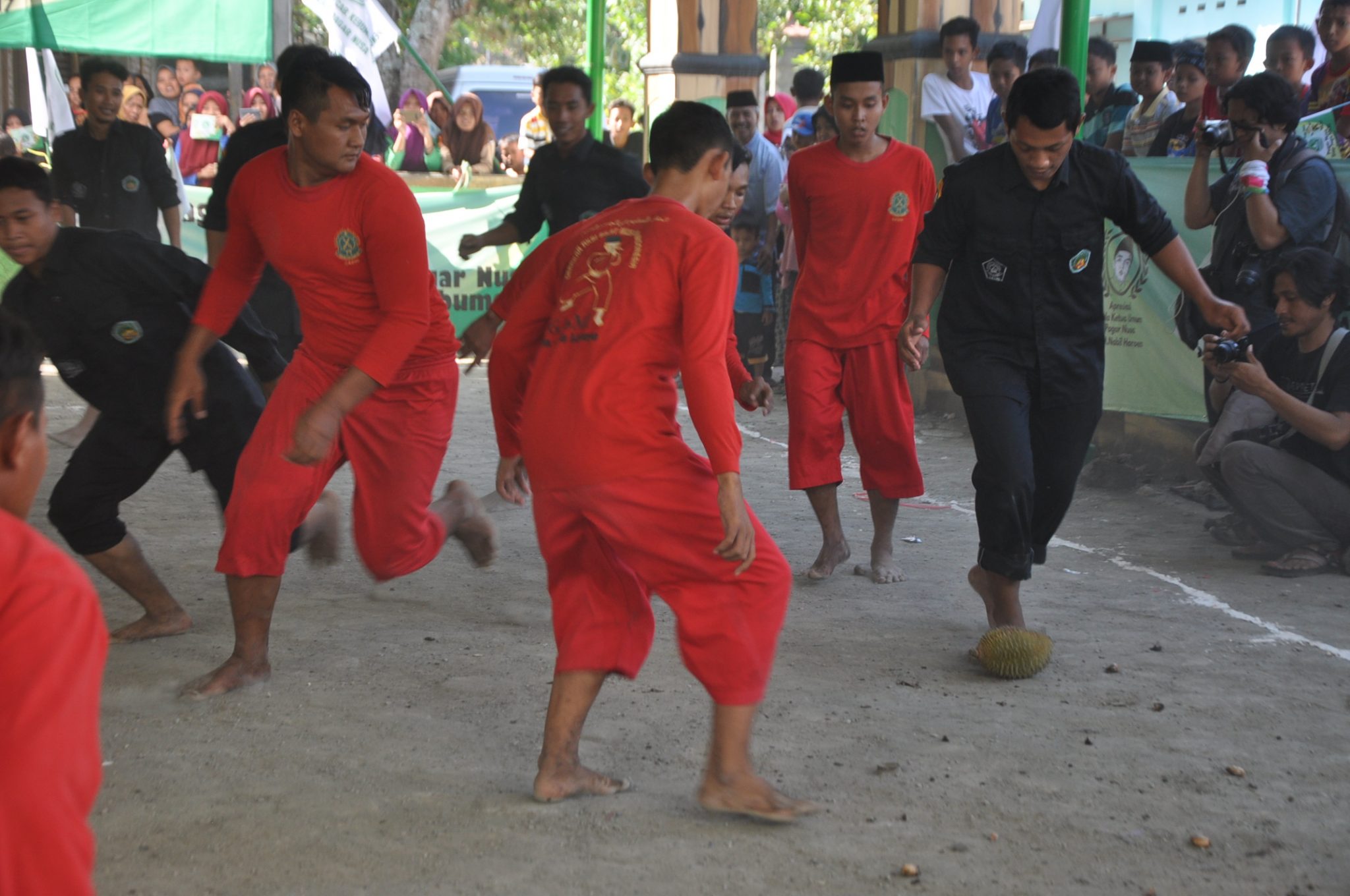 Ragam Cara Unik Santri Rayakan Maulid Nabi, Ada Lomba Sepakbola Durian