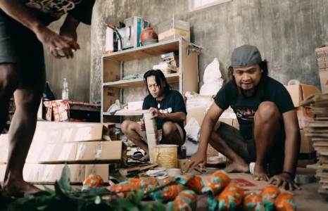Lulusan Pesantren Asal Blitar Ini Sukses Jalankan Usaha Tanaman dan Ikan Koi