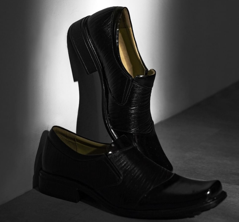 Intip 4 Tipe Sepatu dan Sandal yang Wajib Dimiliki Pria