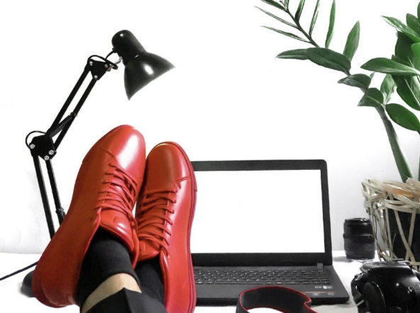 Intip 4 Tipe Sepatu dan Sandal yang Wajib Dimiliki Pria