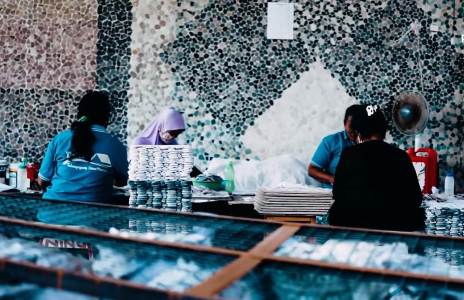 Niat Berbagi Manfaat, Lulusan Pesantren Ini Sukses Ekspor Batu Alam