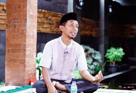 Niat Berbagi Manfaat, Lulusan Pesantren Ini Sukses Ekspor Batu Alam