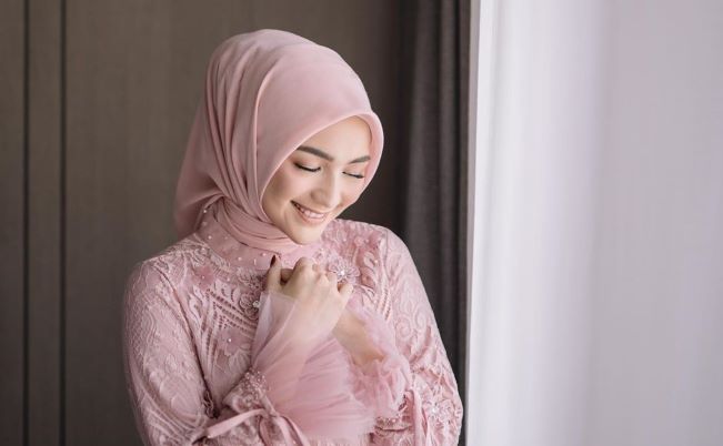 7 Artis yang Gelar Pengajian Jelang Pernikahan, Cantik dengan Kaftan dan Abaya