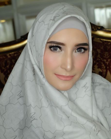 Deretan Artis yang Tetap Cantik Berhijab di Usia 40 Tahun