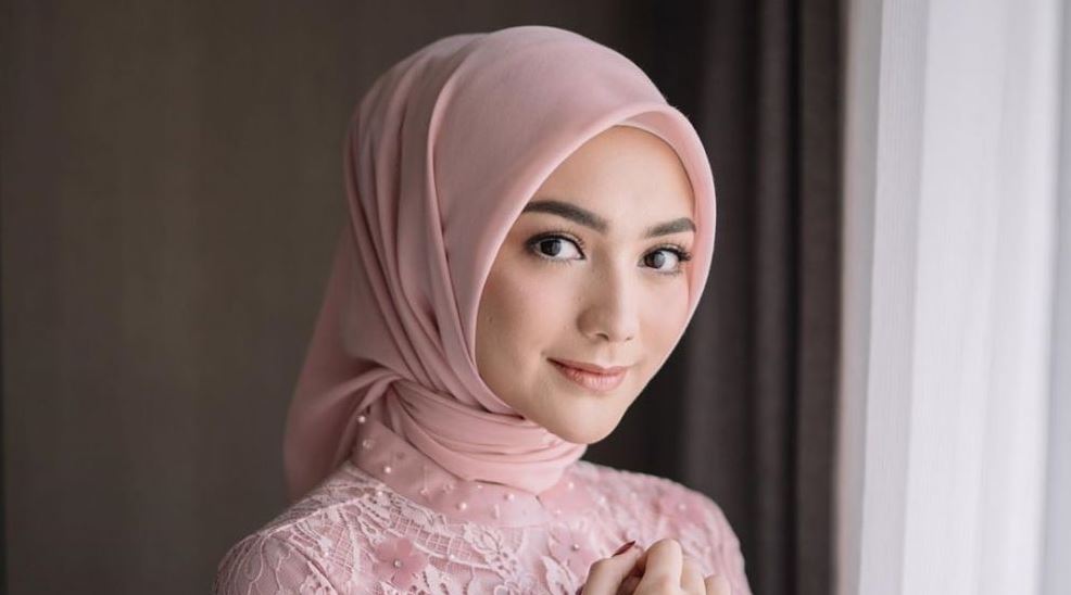 Jangan Asal, Ini 5 Tips Kenakan Hijab Sesuai Bentuk Wajah