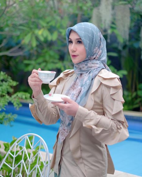 Deretan Artis yang Tetap Cantik Berhijab di Usia 40 Tahun