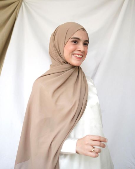 Laris Terjual, 9 Artis Ini Punya Label Hijab yang Populer di Kalangan Muslimah
