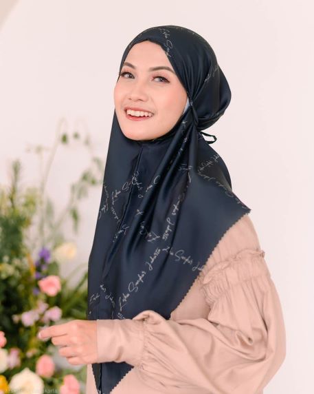 Laris Terjual, 9 Artis Ini Punya Label Hijab yang Populer di Kalangan Muslimah