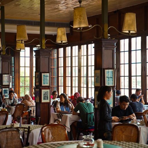 Tak Cuma Asyik Buat Nongkrong, 7 Kafe Konsep Jadul Ini Juga Homey