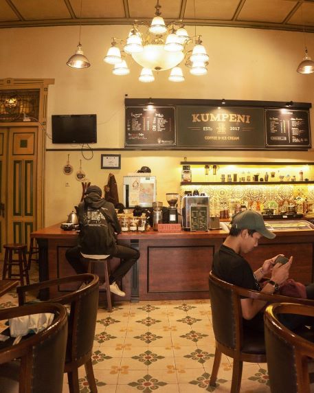 Tak Cuma Asyik Buat Nongkrong, 7 Kafe Konsep Jadul Ini Juga Homey