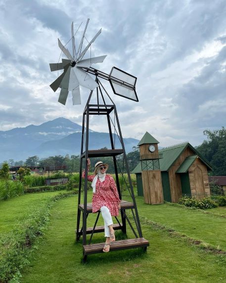 Tak Cuma Asyik Buat Nongkrong, 7 Kafe Konsep Jadul Ini Juga Homey