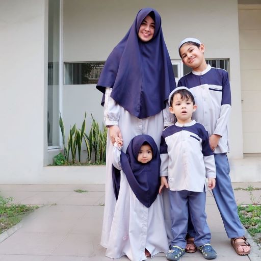 7 Artis yang Jalani Hari-harinya sebagai Ibu Tunggal