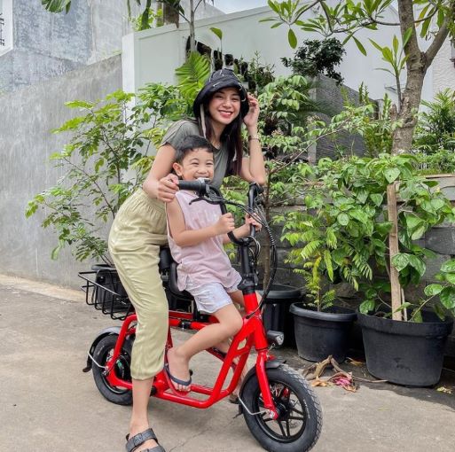 7 Artis yang Jalani Hari-harinya sebagai Ibu Tunggal
