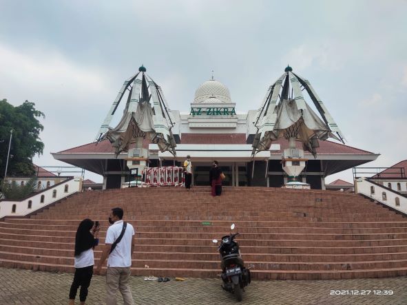 7 Potret Masjid Azzikra Sepeninggal Ustadz Arifin Ilham dan Ameer Azzikra