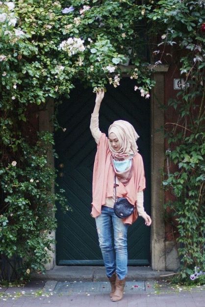 7 Padu Padan Hijab dan Jeans untuk Anda yang Ingin Tampil Muda