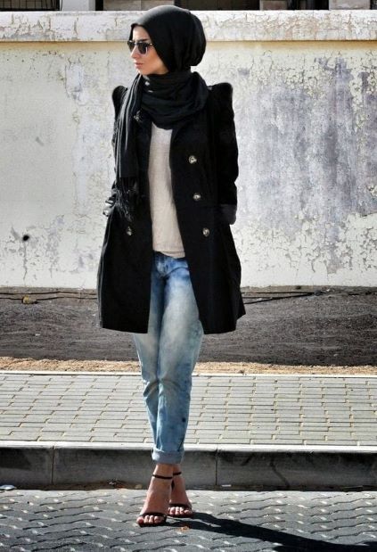 7 Padu Padan Hijab dan Jeans untuk Anda yang Ingin Tampil Muda