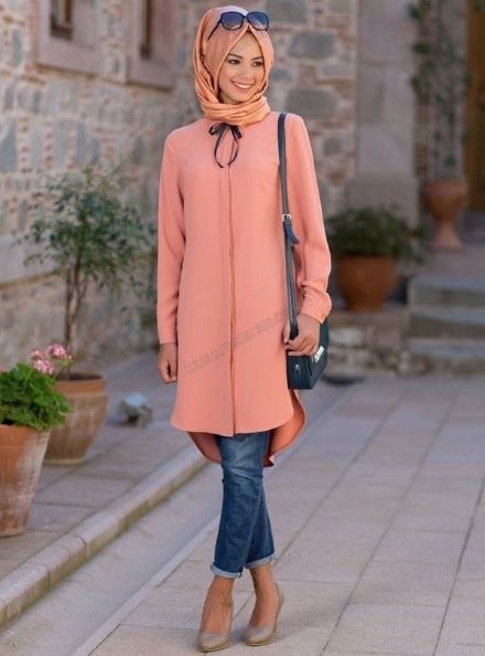 7 Padu Padan Hijab dan Jeans untuk Anda yang Ingin Tampil Muda