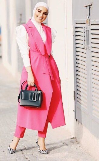 Outfit Kantor untuk Hijaber Tampil Elegan dan Trendy