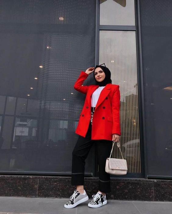 Outfit Kantor untuk Hijaber Tampil Elegan dan Trendy