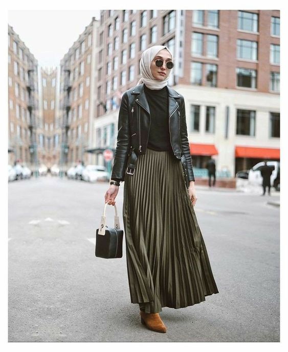 Outfit Kantor untuk Hijaber Tampil Elegan dan Trendy