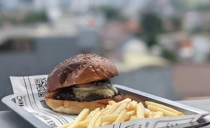 Burger Jamur dan Steak Merah, Rekomendasi Makan Siang Hari Ini