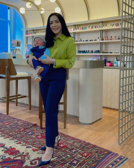 Jajaran Pesohor Pengadopsi Boneka Arwah