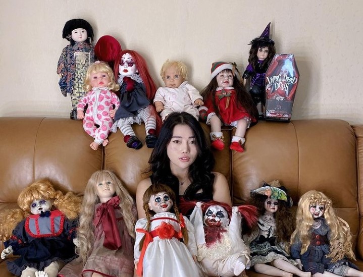 Jajaran Pesohor Pengadopsi Boneka Arwah