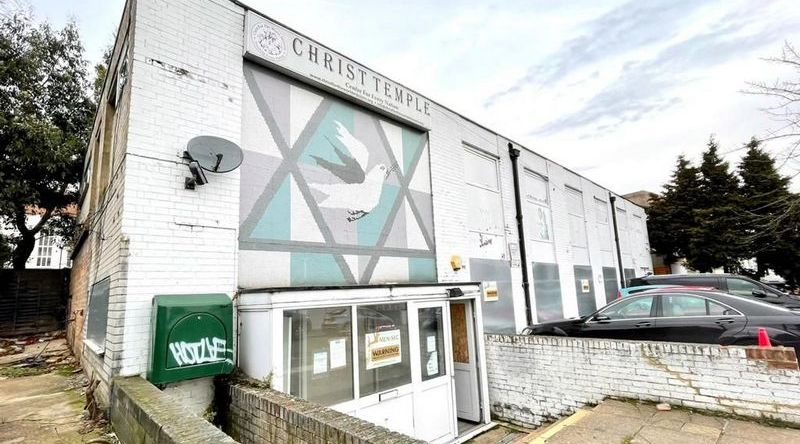 IIC Terima Wakaf Pembangunan Masjid Pertama di London Rp5 Miliar