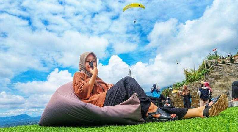 Nikmati Indahnya Gunung Sumbing-Sindoro dari Kahyangan Skyline Wonosobo