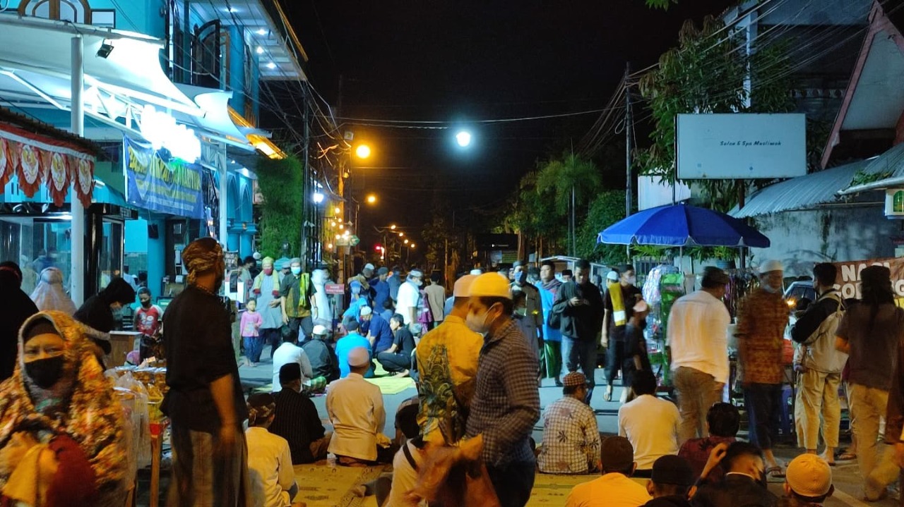 Subhanallah, Jamaah Subuh Jogokariyan Membludak Hingga ke Jalan