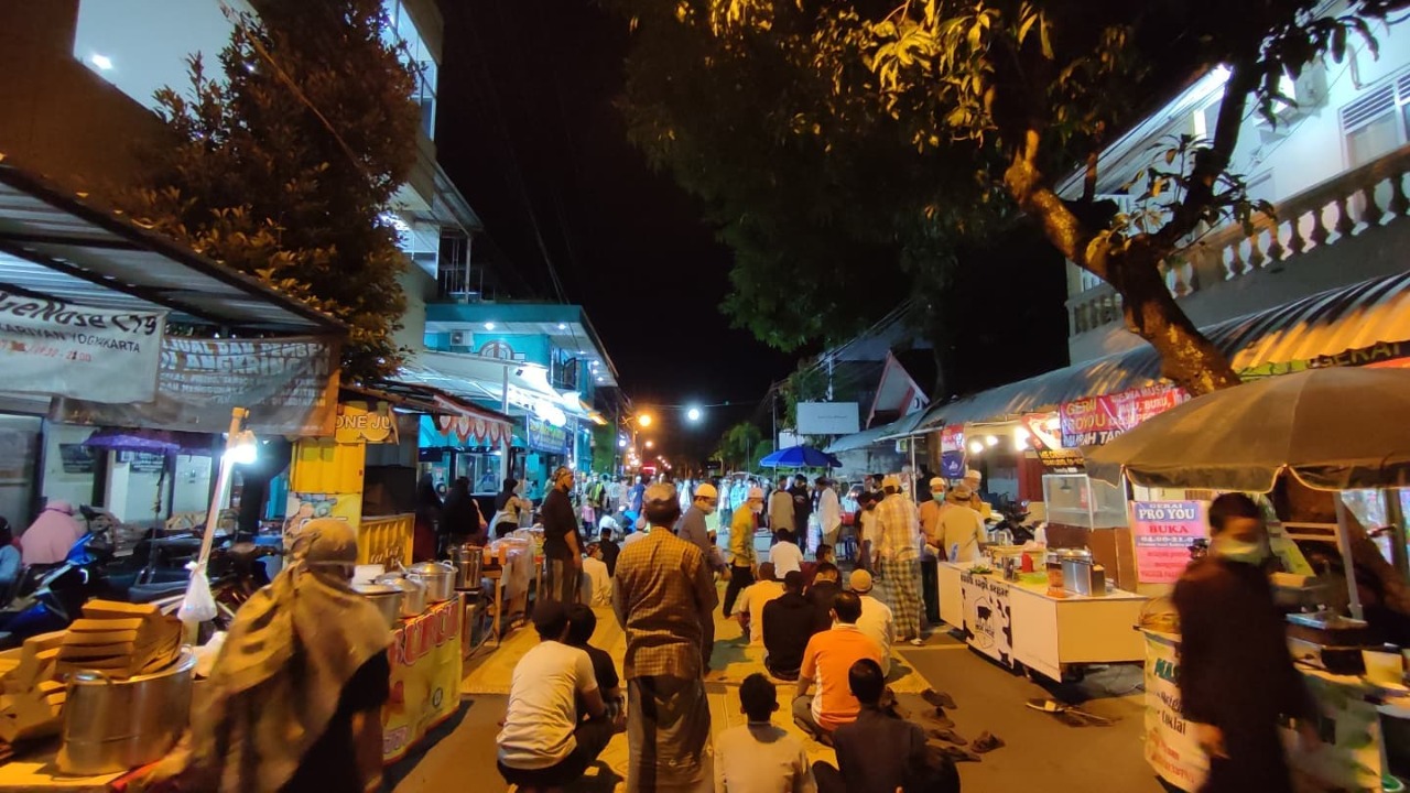 Subhanallah, Jamaah Subuh Jogokariyan Membludak Hingga ke Jalan