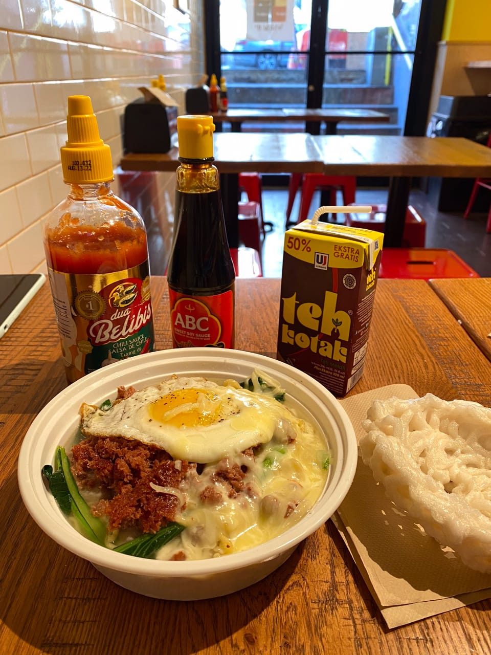 Viral Warkop Indomie di Manhattan, Ada Bakwan dan Kerupuk Warung Juga