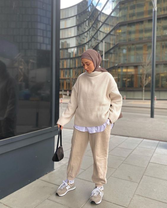 7 Inspirasi Outfit Hijab Street Style yang Tetap Sopan