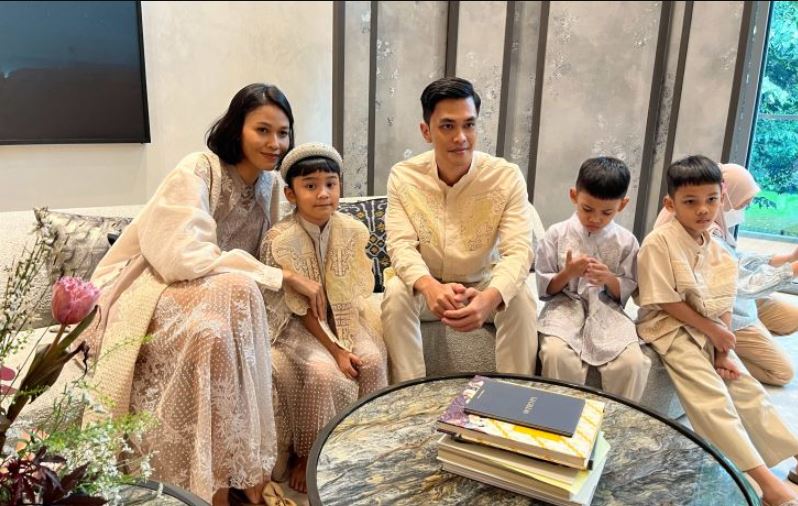Elegan dengan Detail Cantik, Karya Sapto Ini Bisa Jadi Pilihan Busana Lebaran