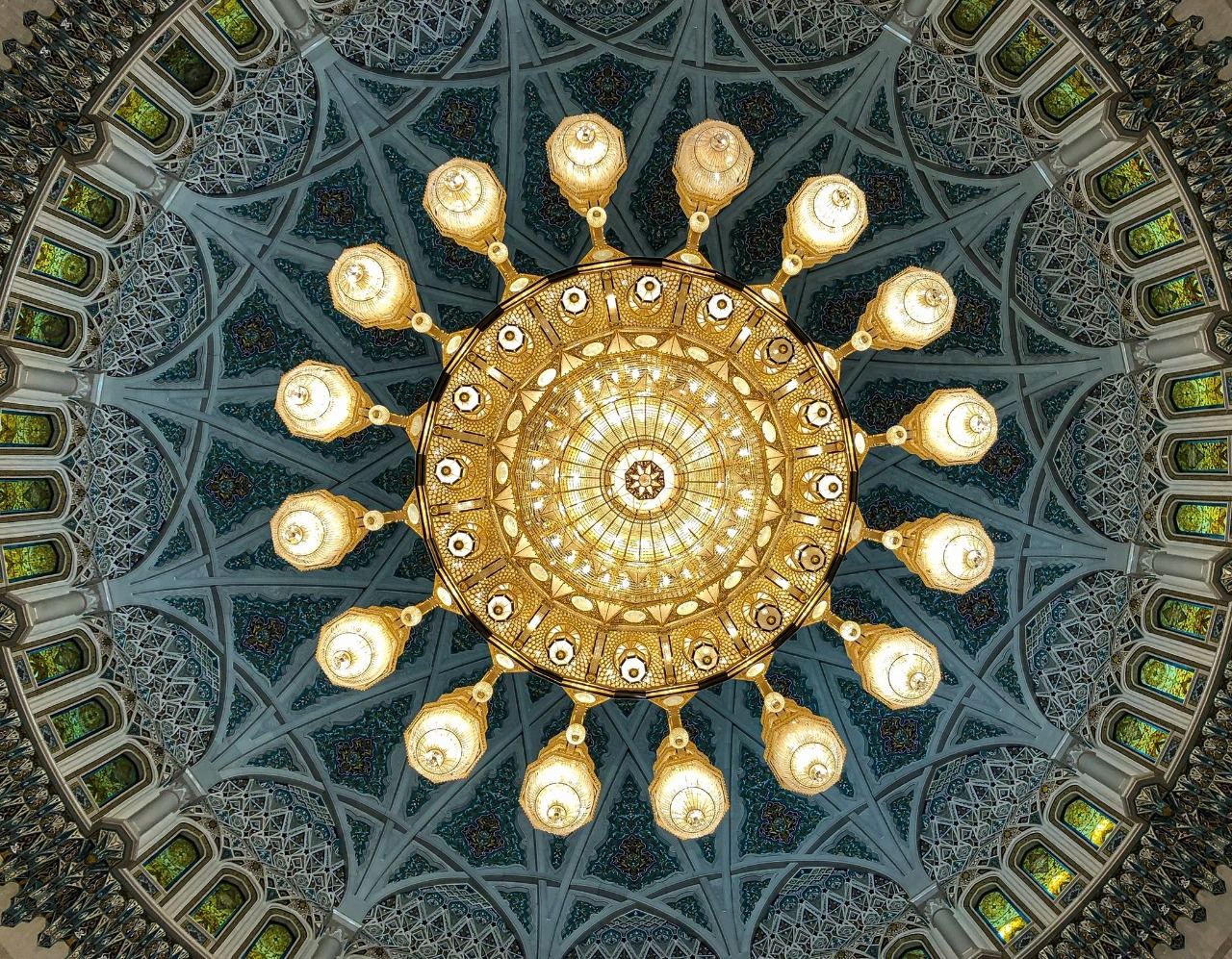 7 Arsitektur Plafon Masjid Gambarkan Keindahan Semesta