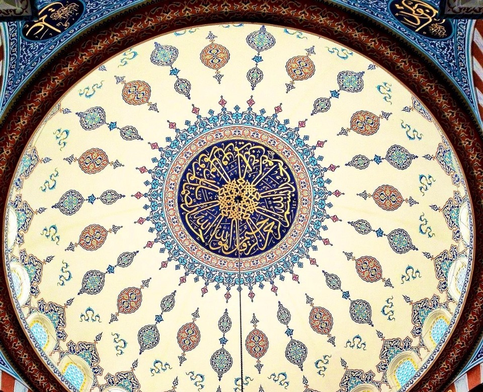 7 Arsitektur Plafon Masjid Gambarkan Keindahan Semesta