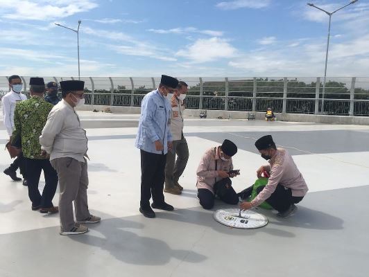 Corak Lantai JIS Menghadap Ka’bah, Begini Pengecekan Kiblatnya