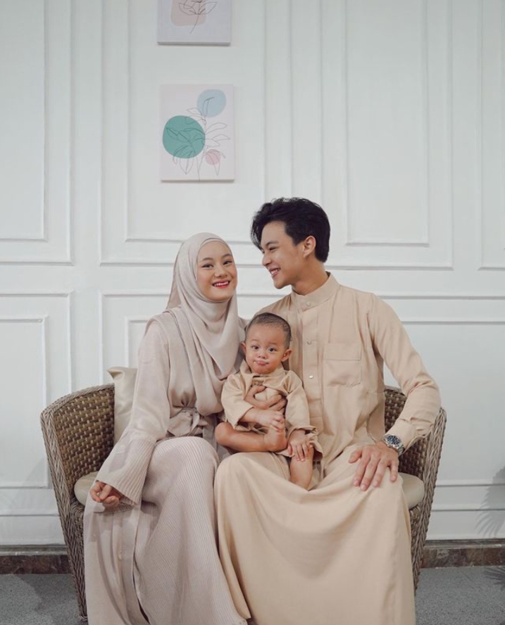 Tampak Menawan, 5 Artis Pria Ini Kompak Pakai Gamis saat Lebaran