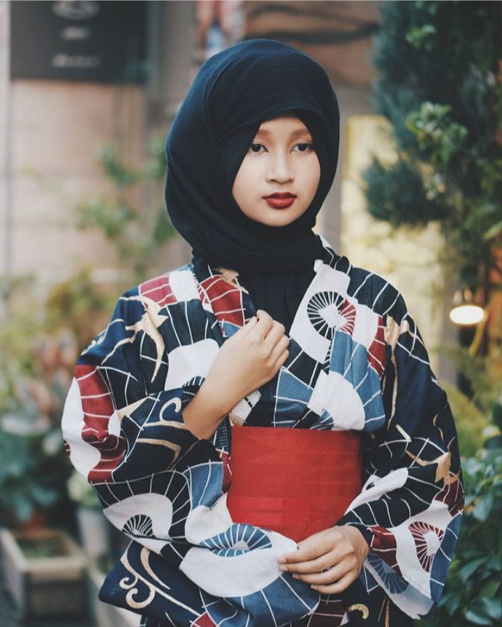 Mau Tampil Beda? Intip 7 Inspirasi Outfit Jepang ala Aufa Tokyo