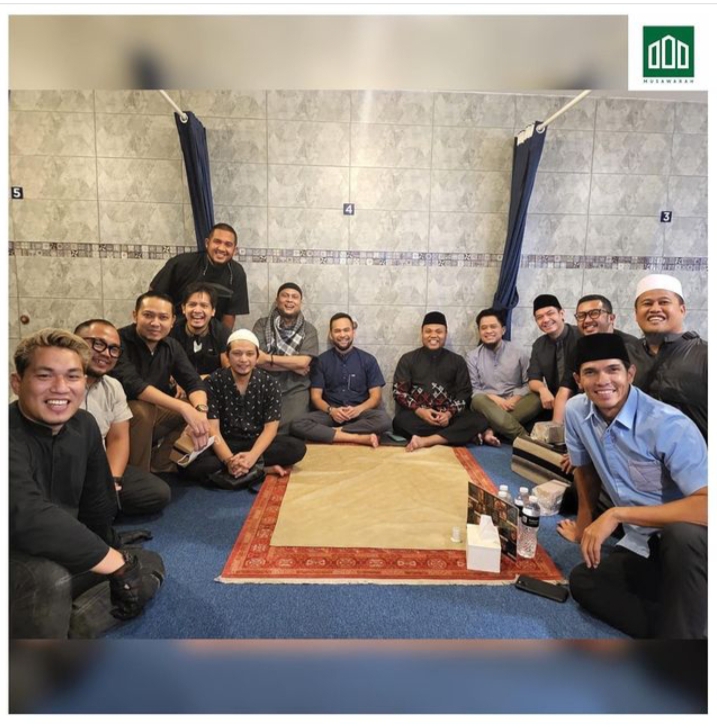 Mantap Hijrah, Intip Empat Kelompok Pengajian Artis Populer