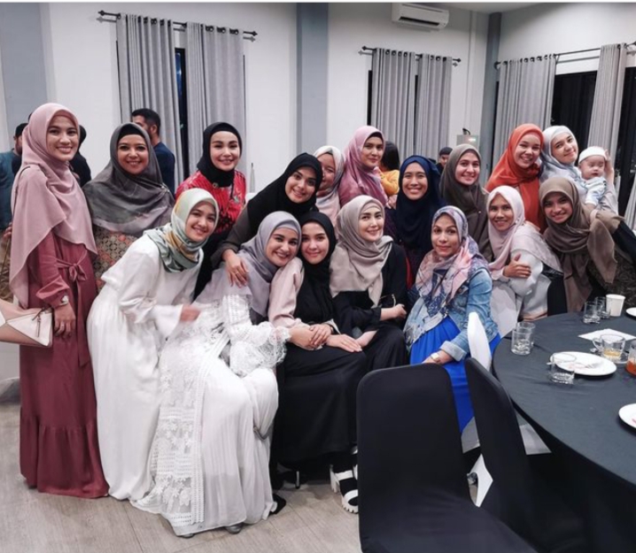 Mantap Hijrah, Intip Empat Kelompok Pengajian Artis Populer