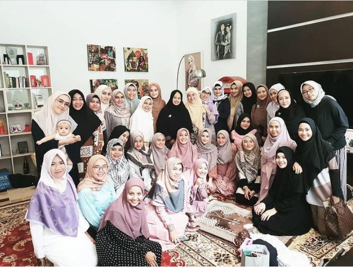 Mantap Hijrah, Intip Empat Kelompok Pengajian Artis Populer