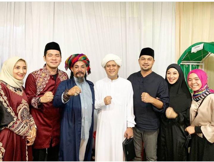 Mantap Hijrah, Intip Empat Kelompok Pengajian Artis Populer