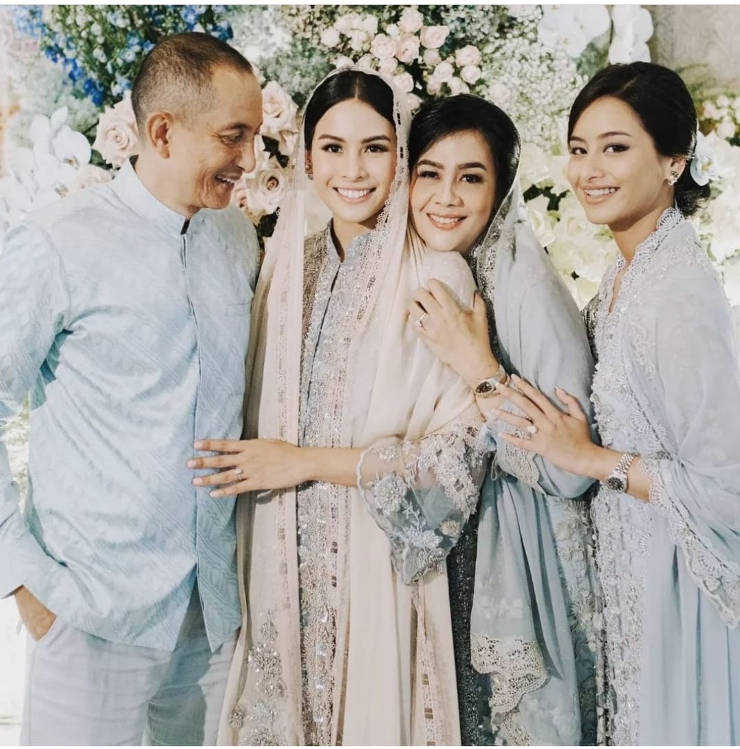 Cantiknya Gamis Brukat, Baju Pengajian Maudy Ayunda